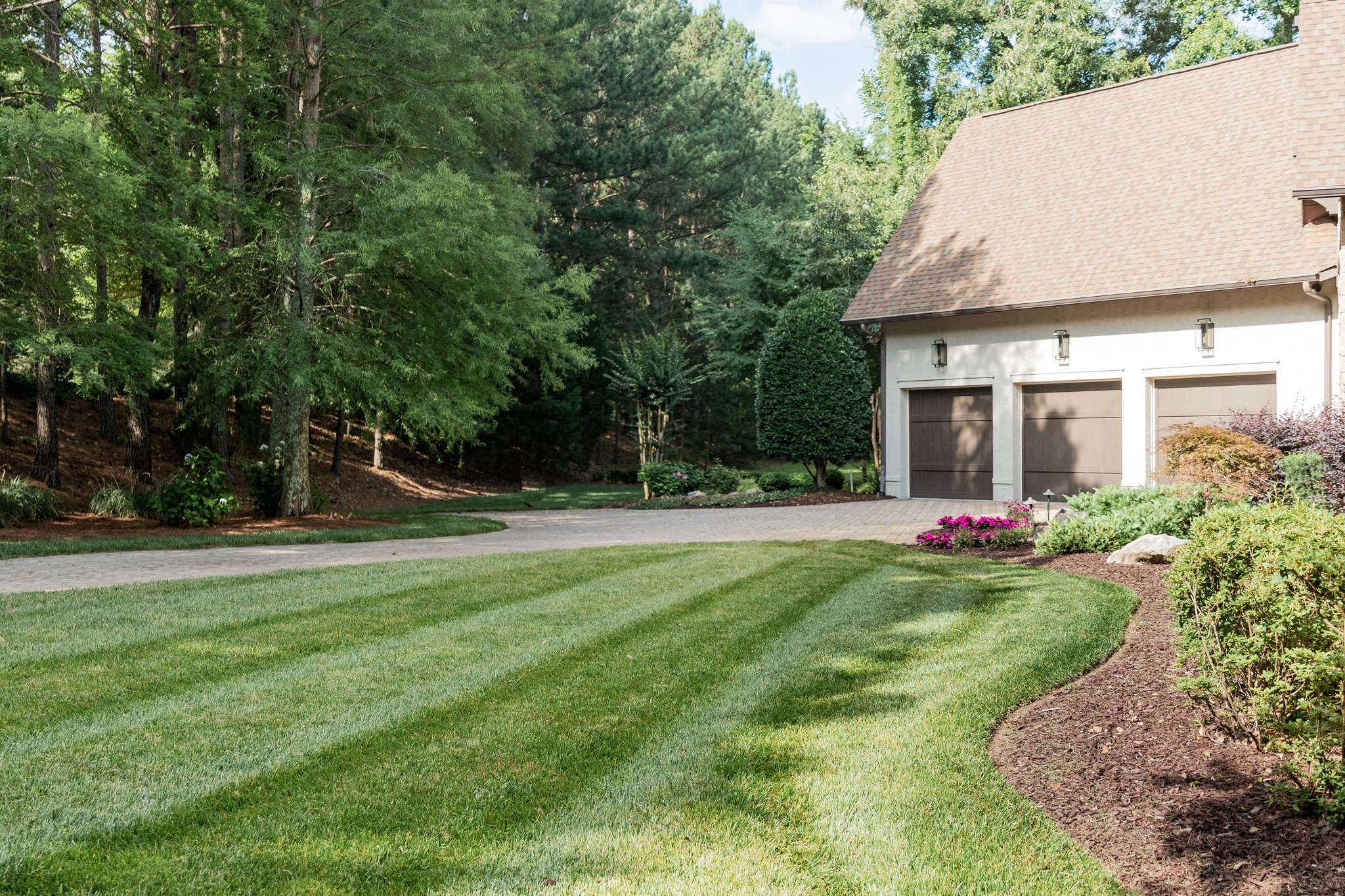 Best Lawn Care Tips for Keeping Your Huntersville Yard Green in Any Season